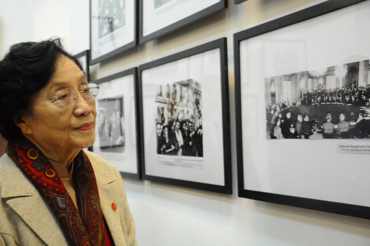 Vernissage d’une exposition célébrant les 40 ans des Accords de Paris - ảnh 2